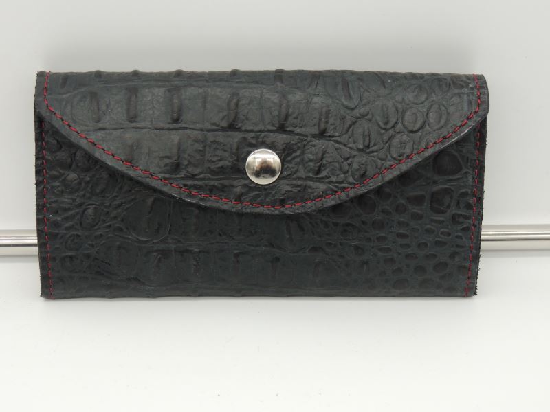 76-Black Gator Clutch 